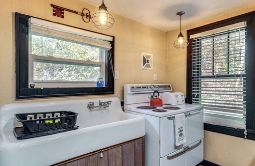 Glover Cabin | Hunters/Floaters Welcome! Creekside Missouri Cabin