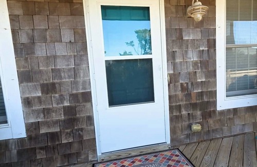 Ocracoke House | Hydeaway: Convenient to Restaurants, Shops and Silver Lake