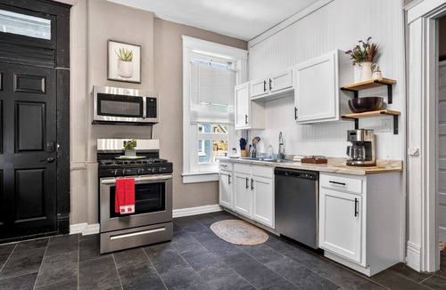 Old Louisville Apartment | Iconic Old Louisville apartment near Downtown!