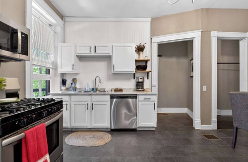 Old Louisville Apartment | Iconic Old Louisville apartment near Downtown!