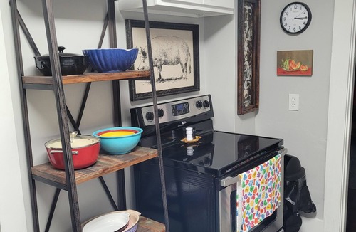 Glasgow Cottage | IDA'S COTTAGE. Close to caves and lakes. Beautiful decor. Simply the best!