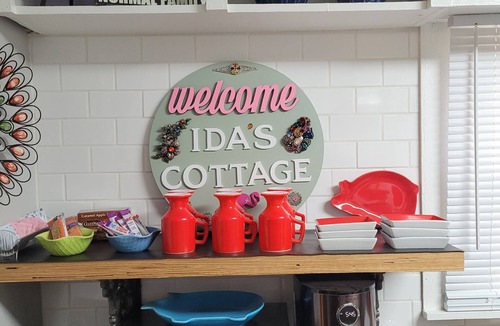 Glasgow Cottage | IDA'S COTTAGE. Close to caves and lakes. Beautiful decor. Simply the best!