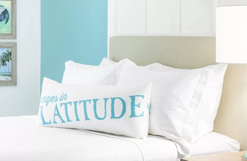 I-435 West KC-KS Hotel | Ideal Room Near Kansas Speedway – 5 Min to Track - Relaxation Meets Adventure
