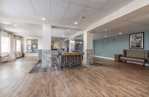 Branson Theater District Apartment | Impeccable Studio w Pool in Oak Ridge at Branson