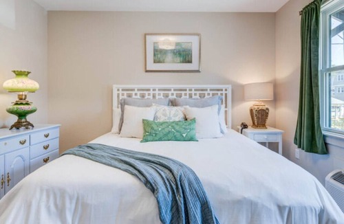 Historic Downtown Manteo Hotel | In The Garden - Room