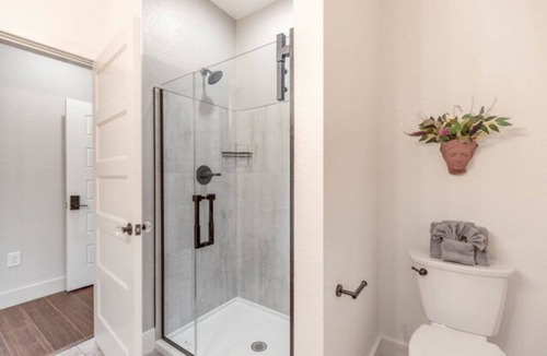 Historic Downtown Manteo Hotel | In The Garden - Room