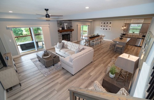 Branson Theater District House | INCREDIBLE HOME*Minutes to Lake*Indoor Pool*In Town* Golf View*Gas Fire Pit*