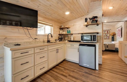 Indian Point Cabin | Indian Point Cabin 21 near SDC, Table Rock Lake & Branson