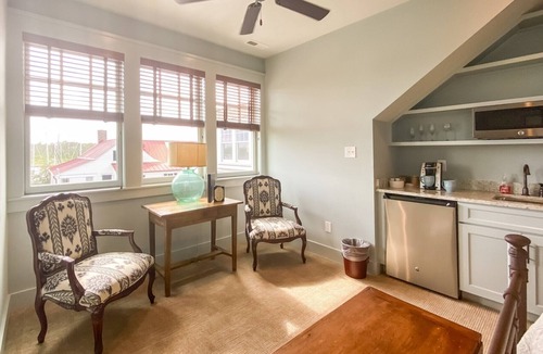 Oriental Hotel | Indigo Bunting Suite, Waterfront NC - River Dunes