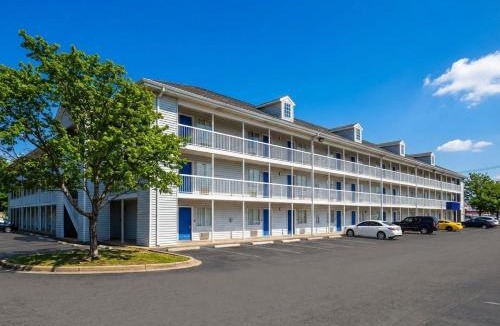 Buechel Hotel | InTown Suites Extended Stay Louisville KY - Airport