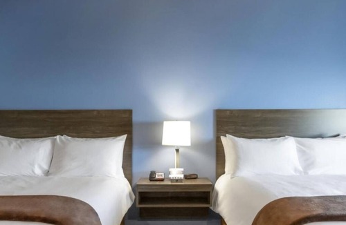 Beatrice Hotel | Inviting Room Free Parking Near Homestead National Historical Park