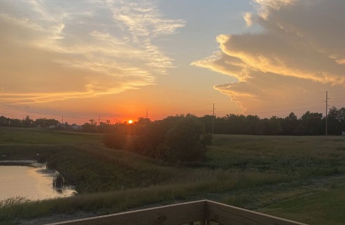 Ankeny House | Is this Heaven? No It’s Iowa! 4-bedroom home on pond in welcoming Ankeny w/Wifi