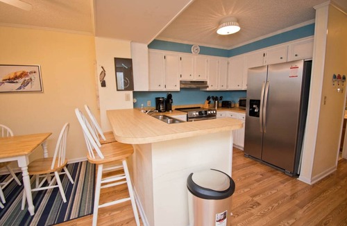 Atlantic Beach Condo | Island Beach Racquet Club 105B, Oceanside Condo in Atlantic Beach, NC!