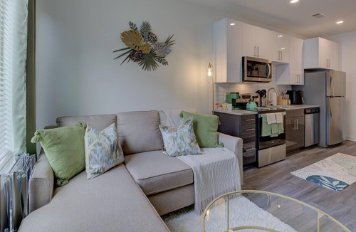 Memphis Apartment | Island Retreat|Long Stays Welcome|Travel RN Haven