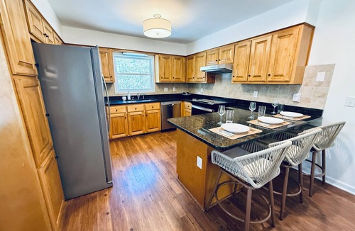 Emerald Isle House | ISLE BE THERE ~5 min Walk to Beach, 4 Bedrooms, Golf Cart, 6 Bikes, Dog Friendly