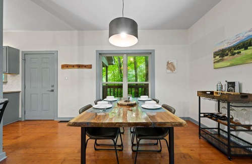 Townsend Cabin | Jacuzzi Tub | Modern Cabin Near Cades Cove