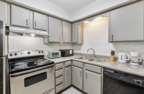 Nashville Apartment | Jamestown C5 I Comfy 2 Bed 1 Bath