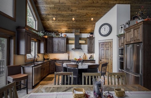 Elwood House | JOHNSON LAKE GETAWAY PRIVATE DOCK-Sleeps up to 12.