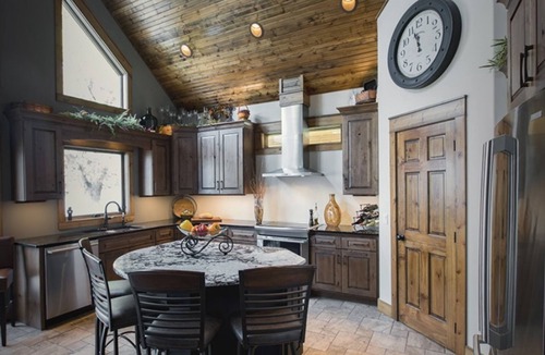 Elwood House | JOHNSON LAKE GETAWAY PRIVATE DOCK-Sleeps up to 12.