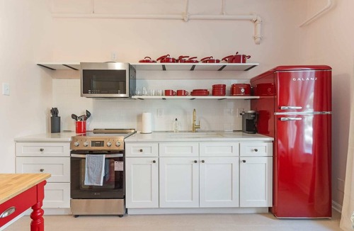 East Market District Apartment | Juke – Romantic Artist’s Retreat in Louisville