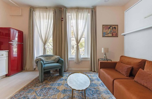 East Market District Apartment | Juke – Romantic Artist’s Retreat in Louisville
