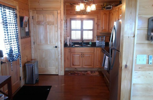 Sevierville Cabin | July 26-31 open! MTN views! 2 miles to DW 10 min to PKY GAME ROOM RESORT POOL