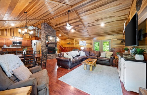 Dover Cabin | June DISCOUNT in affect! Don't Miss out.