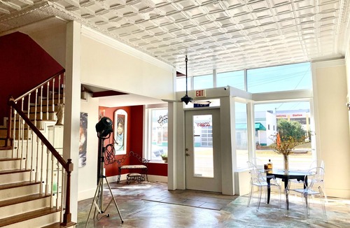 Cowan House | K. ensuite room in Historic Railroad Inn & town. Continental Breakfast.