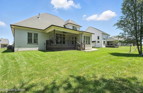 Crestwood House | Kentucky Derby Luxury Rental - 5BR Home Sleeps 10 - 25 Min to Churchill Downs