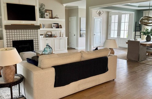 Crestwood House | Kentucky Derby Luxury Rental - 5BR Home Sleeps 10 - 25 Min to Churchill Downs