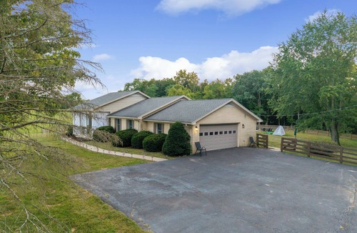 Perry Park House | Kentucky Derby Stay: Bourbon Trail Home w/Pool, Speakeasy, Dog-Friendly, Games