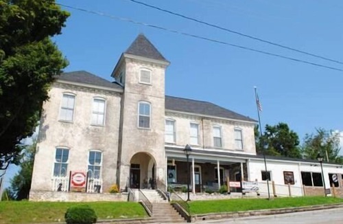 Jefferson City Apartment | Kinder Rm, The Lodge at Old City Hall
