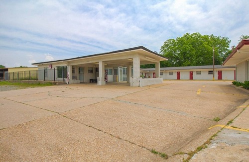 McAlester Apartment | King Bed | McAlester OK