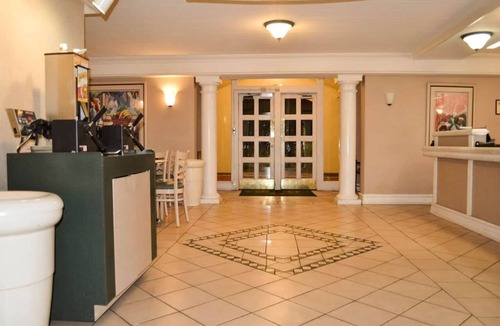 Texarkana Apartment | King Bed Non-Smoking