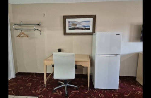 Chickamauga Apartment | King Bed Non-Smoking