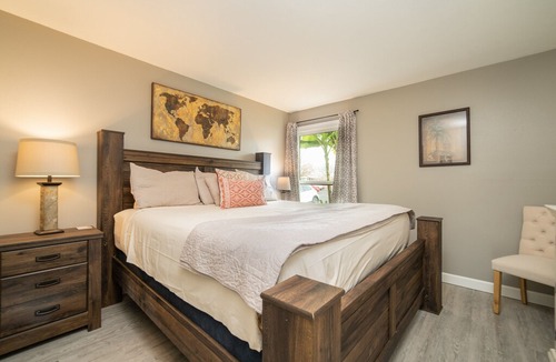 Table Rock Condo | King Bedroom Condo with Balcony - Golf Course View