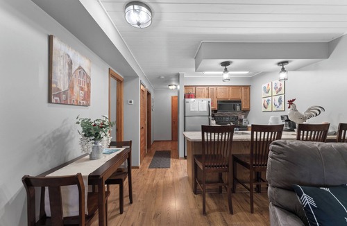 Notch Estates Condo | KING BEDS!~Gathering Place~ WALK-IN🏠NO STAIRS🎡1 MILE FROM SDC🎢
