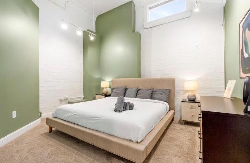 Shelby Park Apartment | KING First Floor Sleep8 4Beds 2BA Swepson Escape