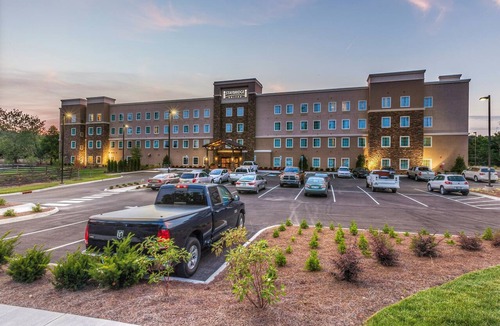 Farragut Apartment | King Studio w/Pond View | Free Breakfast + Pool