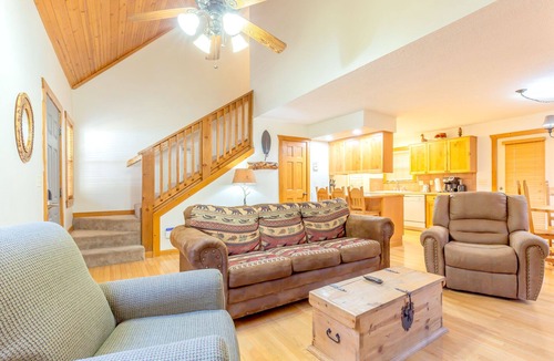 Reeds Spring Cabin | L073B, "Lakeside Fun" 1Br Lakefront Cabin, Pets, Fishing