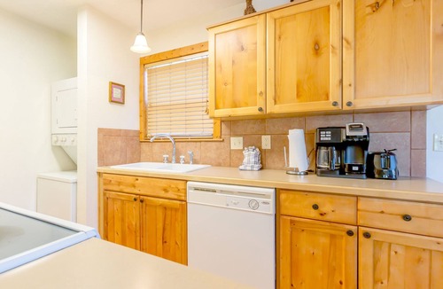 Reeds Spring Cabin | L073B, "Lakeside Fun" 1Br Lakefront Cabin, Pets, Fishing