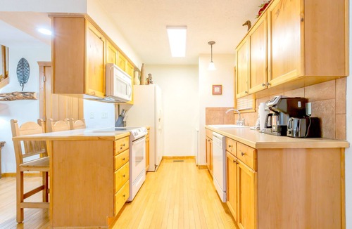 Reeds Spring Cabin | L073B, "Lakeside Fun" 1Br Lakefront Cabin, Pets, Fishing