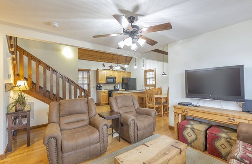 Reeds Spring Cabin | L119-C, 4 Br Lakefront Cabin, Pets, Fishing, Pool, Plygnd, Fun, Nr Silver Dollar