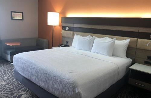 Branson Theater District Hotel | La Quinta by Wyndham Branson