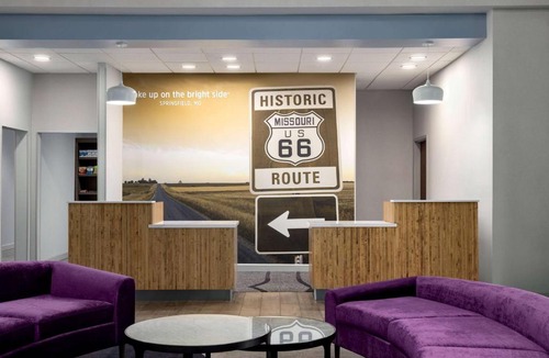 Springfield Hotel | La Quinta Inn & Suites by Wyndham Springfield Airport Rte 66