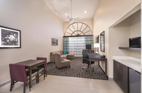 Loudon Hotel | La Quinta Inn & Suites by Wyndham Loudon