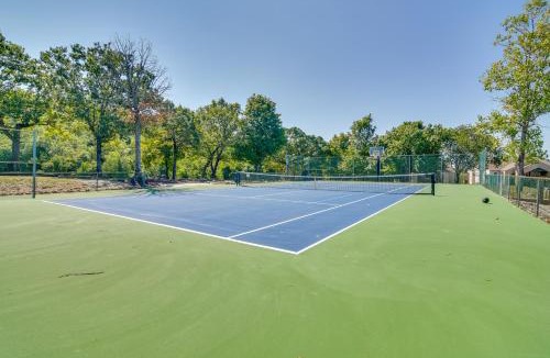 Indian Point Apartment | Lake Access and Pool Branson Condo - 2 Mi to Marina