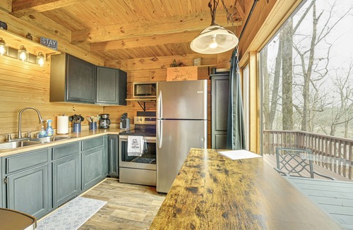 Bronston Cabin | Lake Cumberland Log Cabin Near 3 Boat Ramps