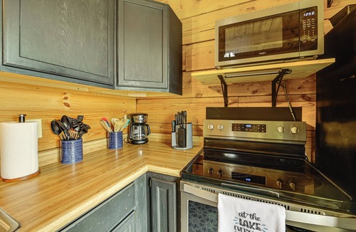 Bronston Cabin | Lake Cumberland Log Cabin Near 3 Boat Ramps