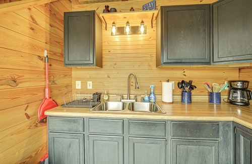 Bronston Cabin | Lake Cumberland Log Cabin Near 3 Boat Ramps